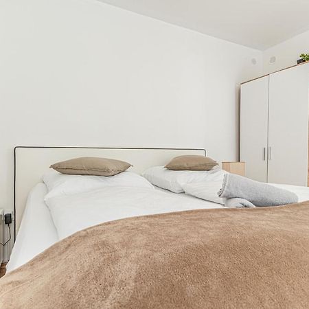 וינה City Vibes: 1Br Apt, 10 Min To Westbahnhof מראה חיצוני תמונה