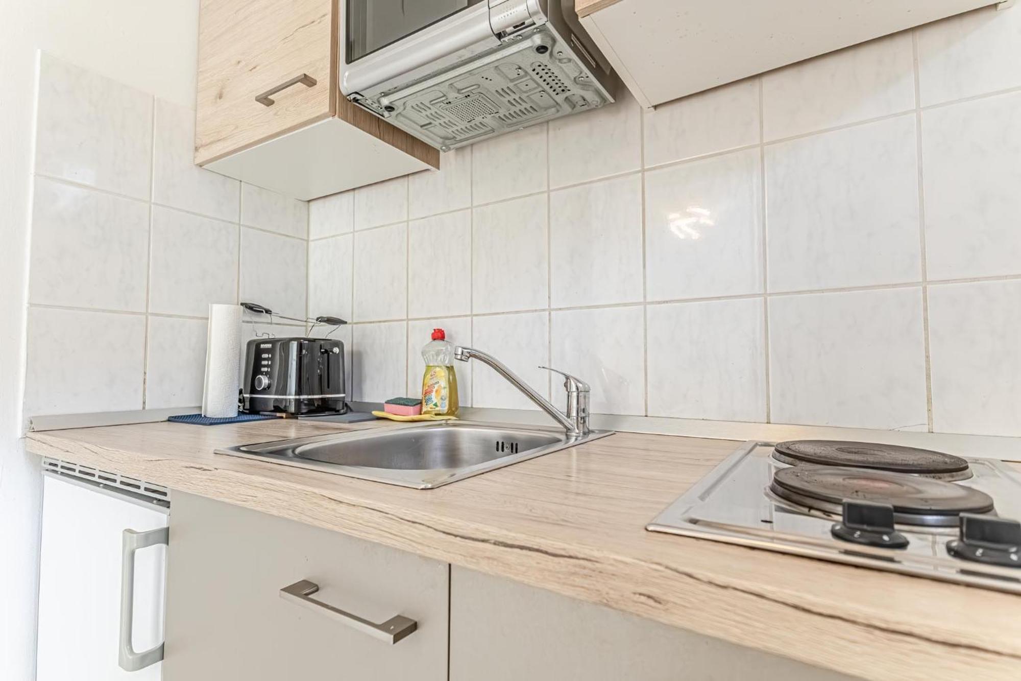 וינה City Vibes: 1Br Apt, 10 Min To Westbahnhof מראה חיצוני תמונה