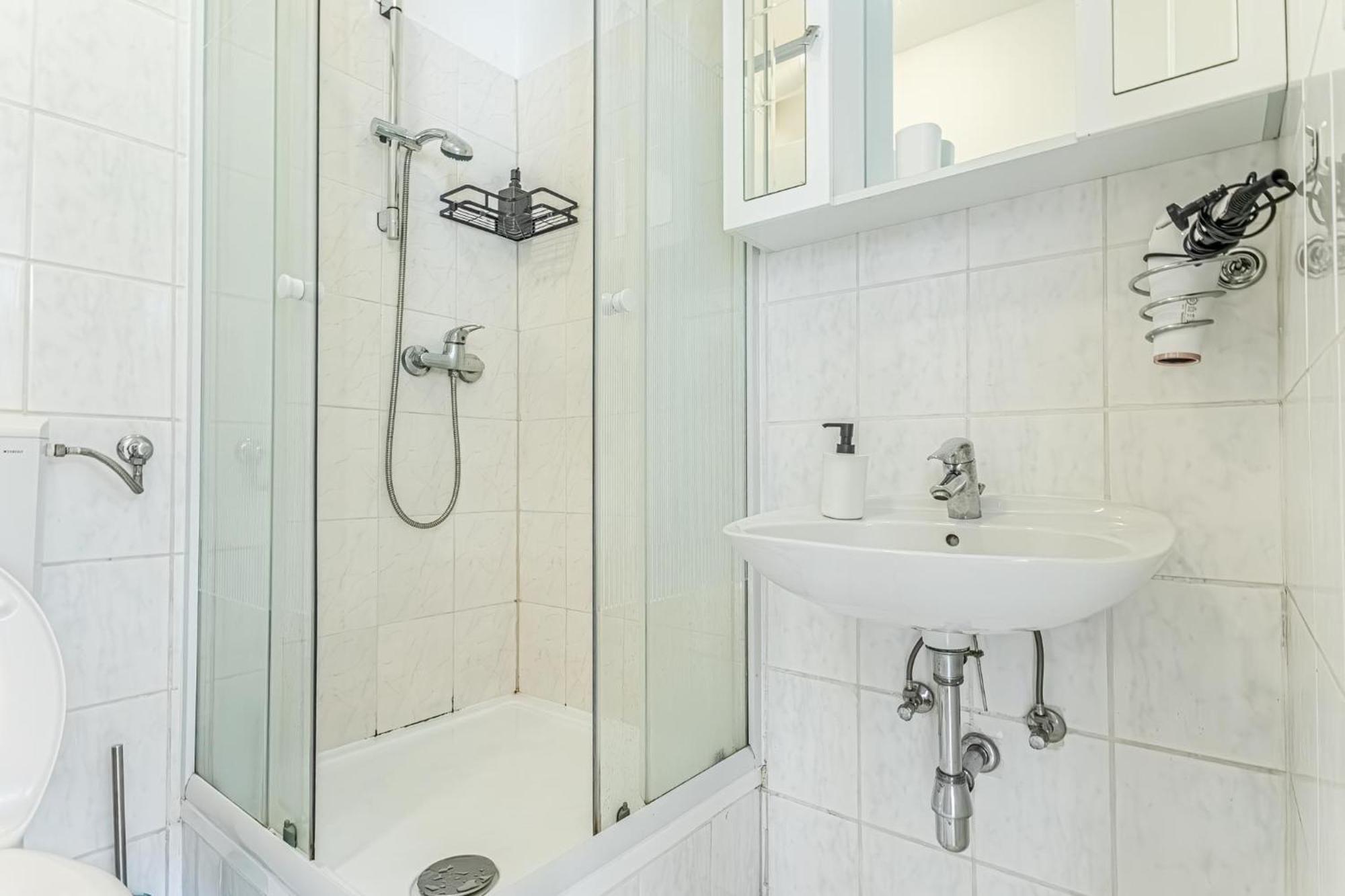 וינה City Vibes: 1Br Apt, 10 Min To Westbahnhof מראה חיצוני תמונה