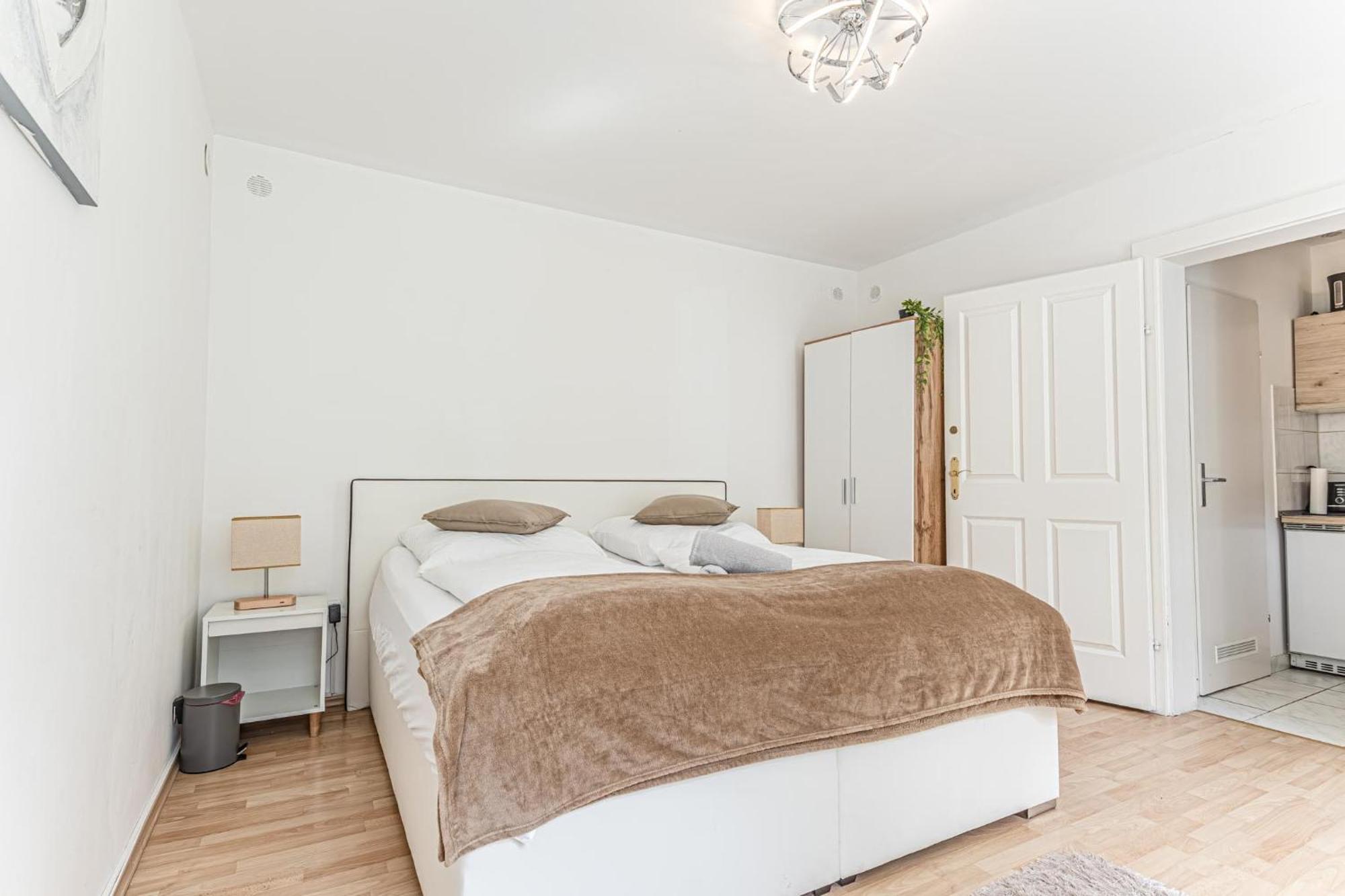 וינה City Vibes: 1Br Apt, 10 Min To Westbahnhof מראה חיצוני תמונה