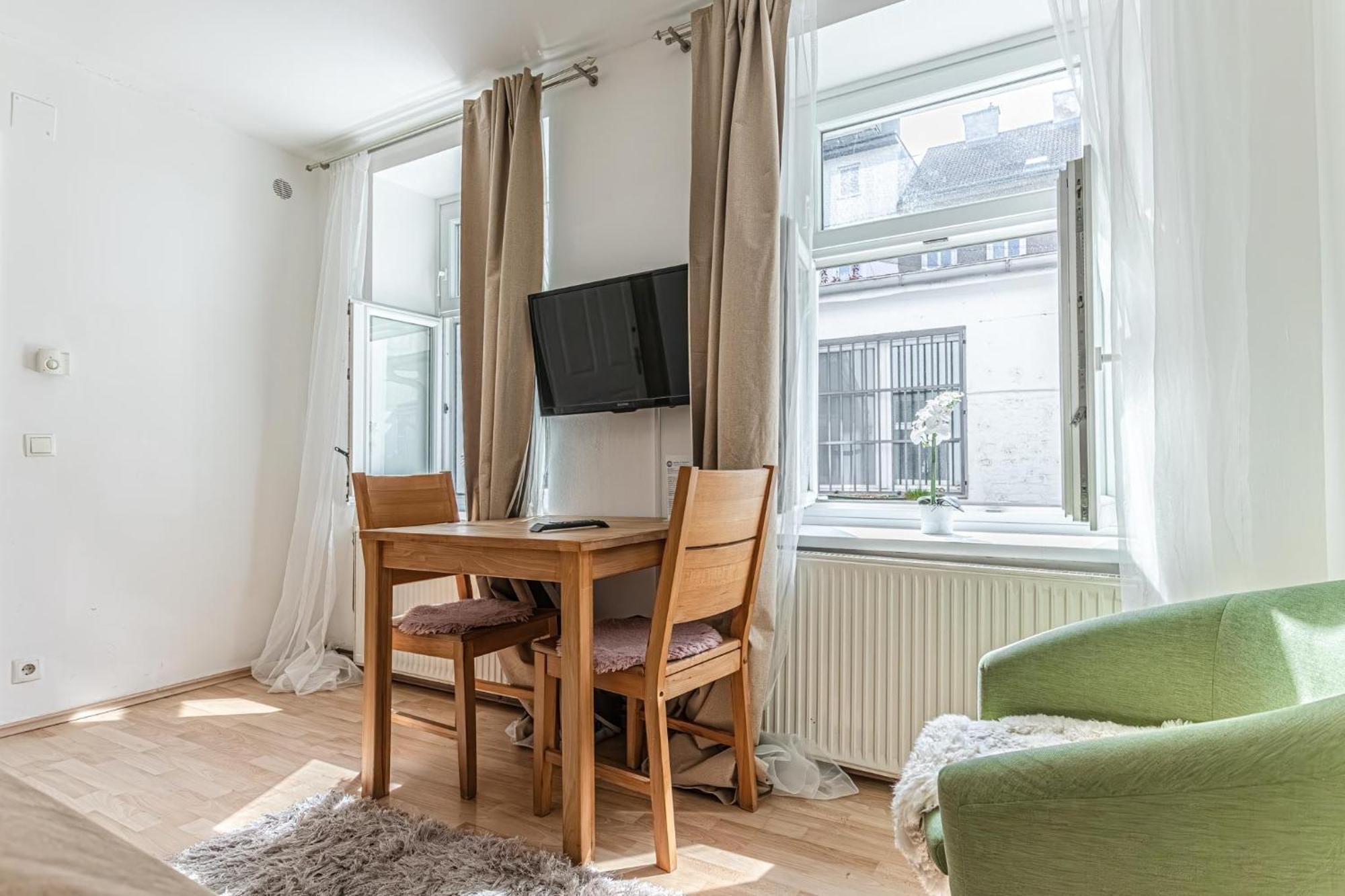 וינה City Vibes: 1Br Apt, 10 Min To Westbahnhof מראה חיצוני תמונה